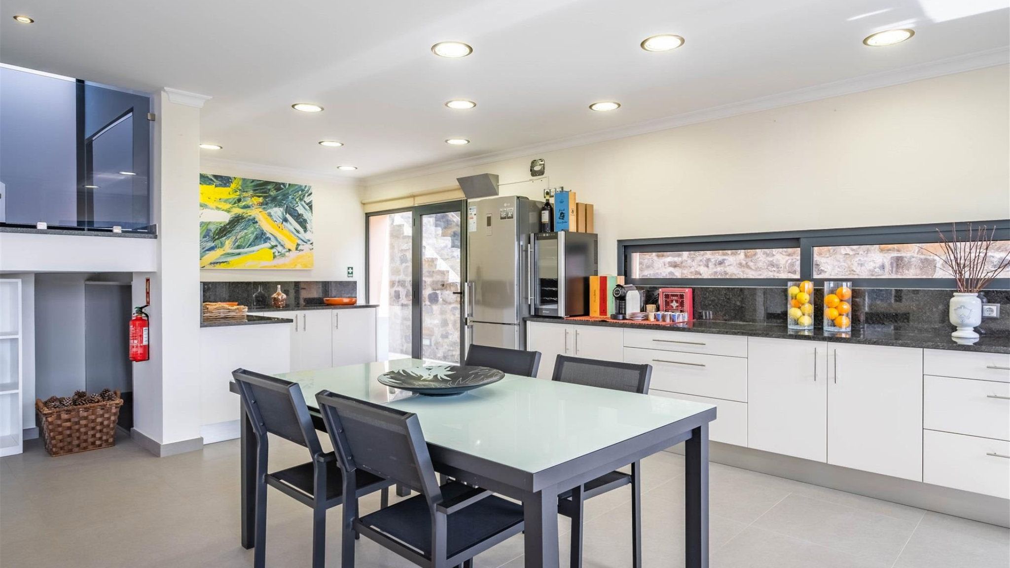 655 Dining and kitchen