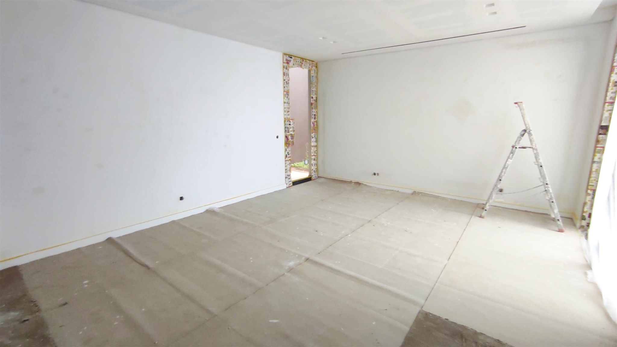 M814 Bedroom