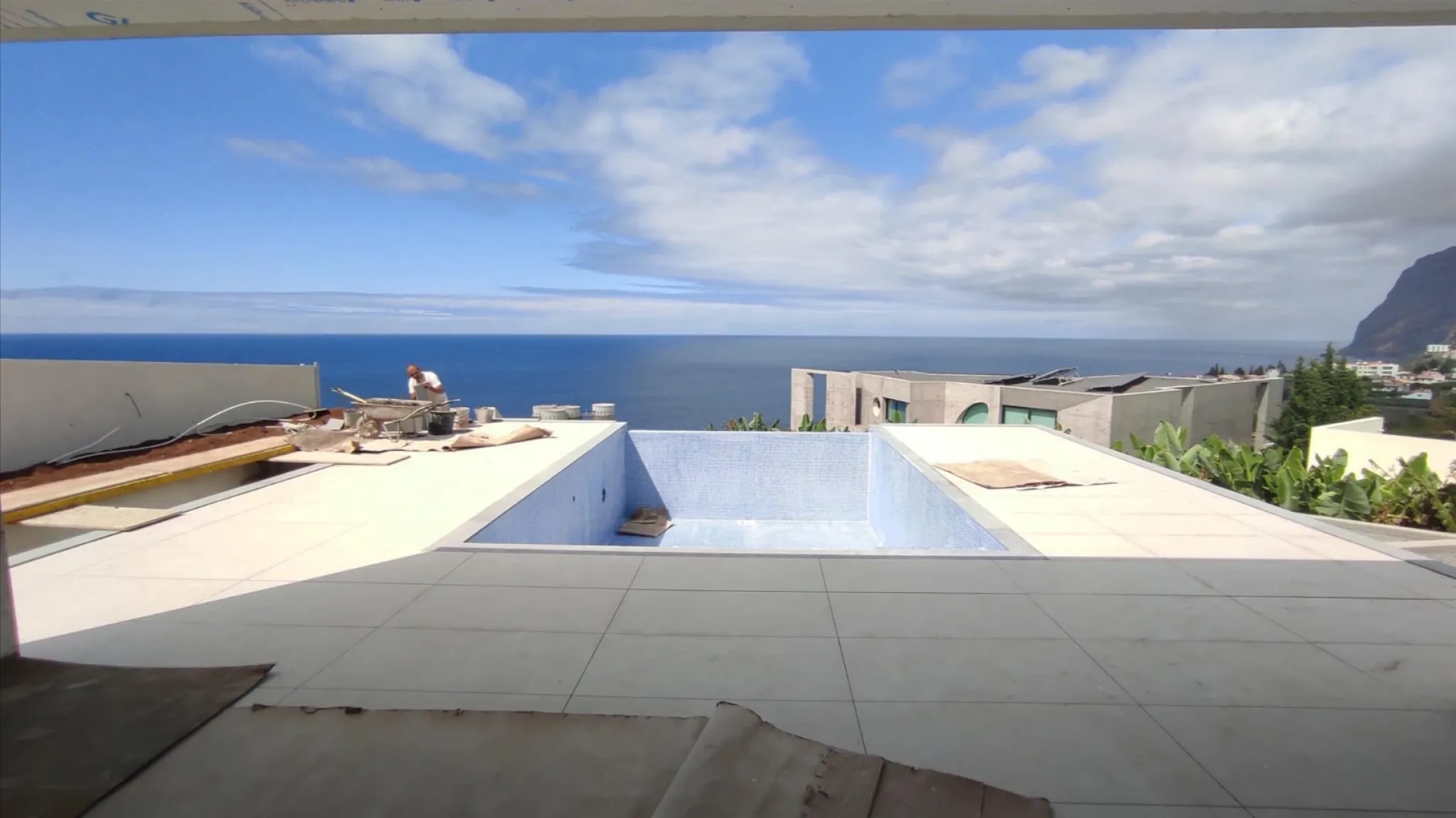 M806 Pool