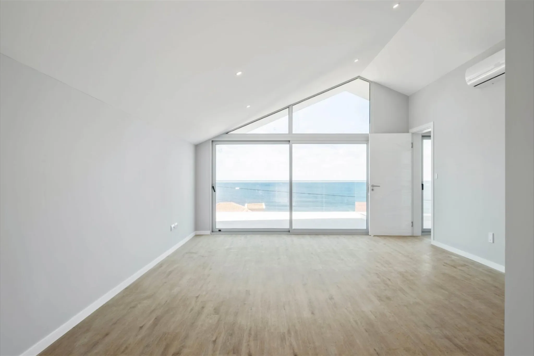 M802 Bedroom