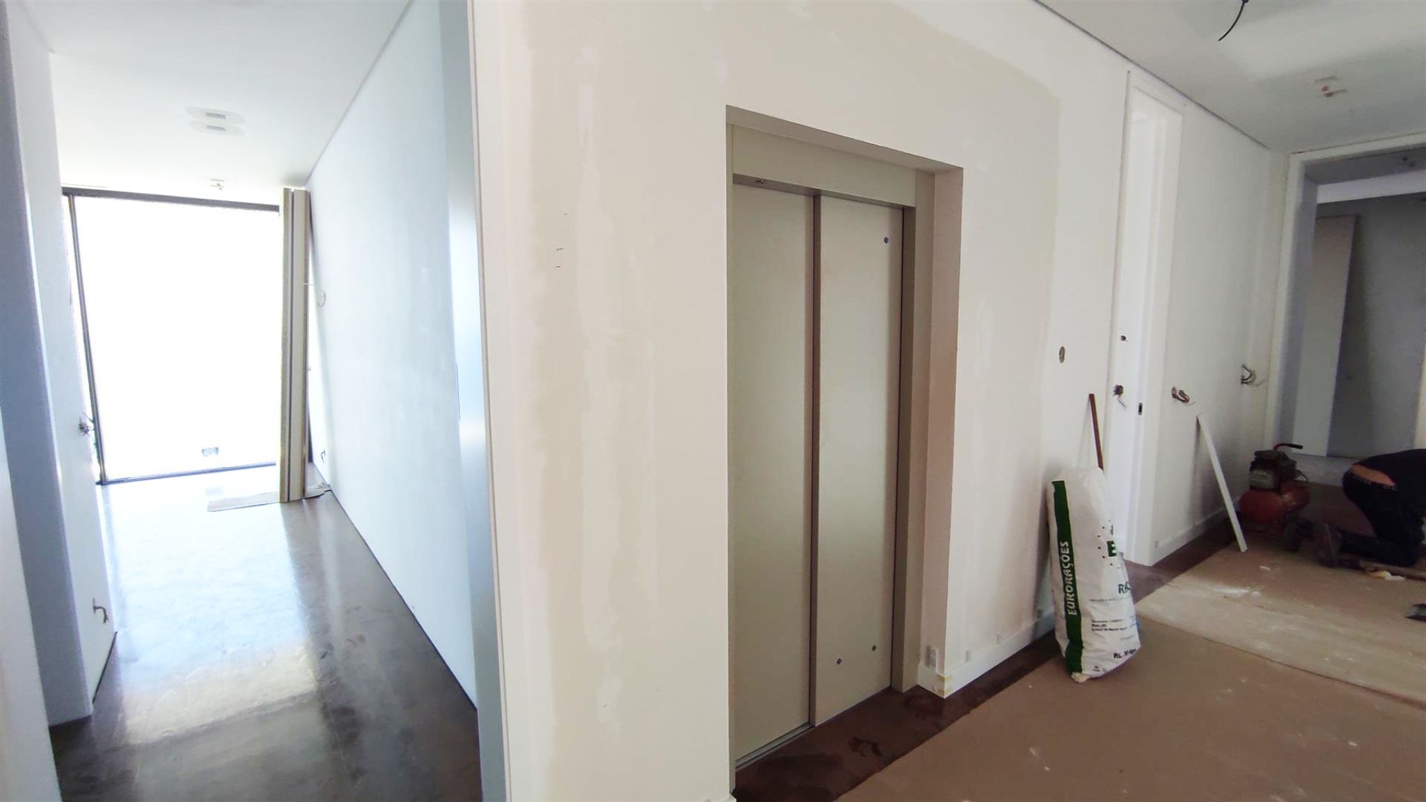 M814 Elevator