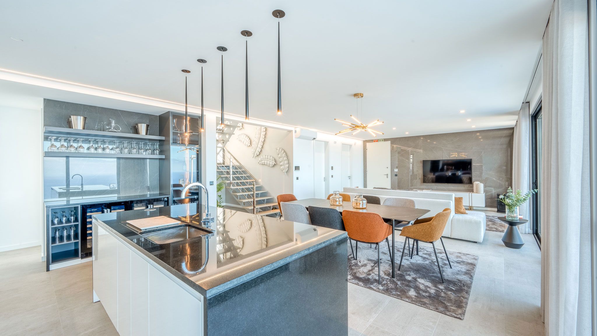 M543 Küche mit Weinbar