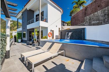 M712 villa with pool