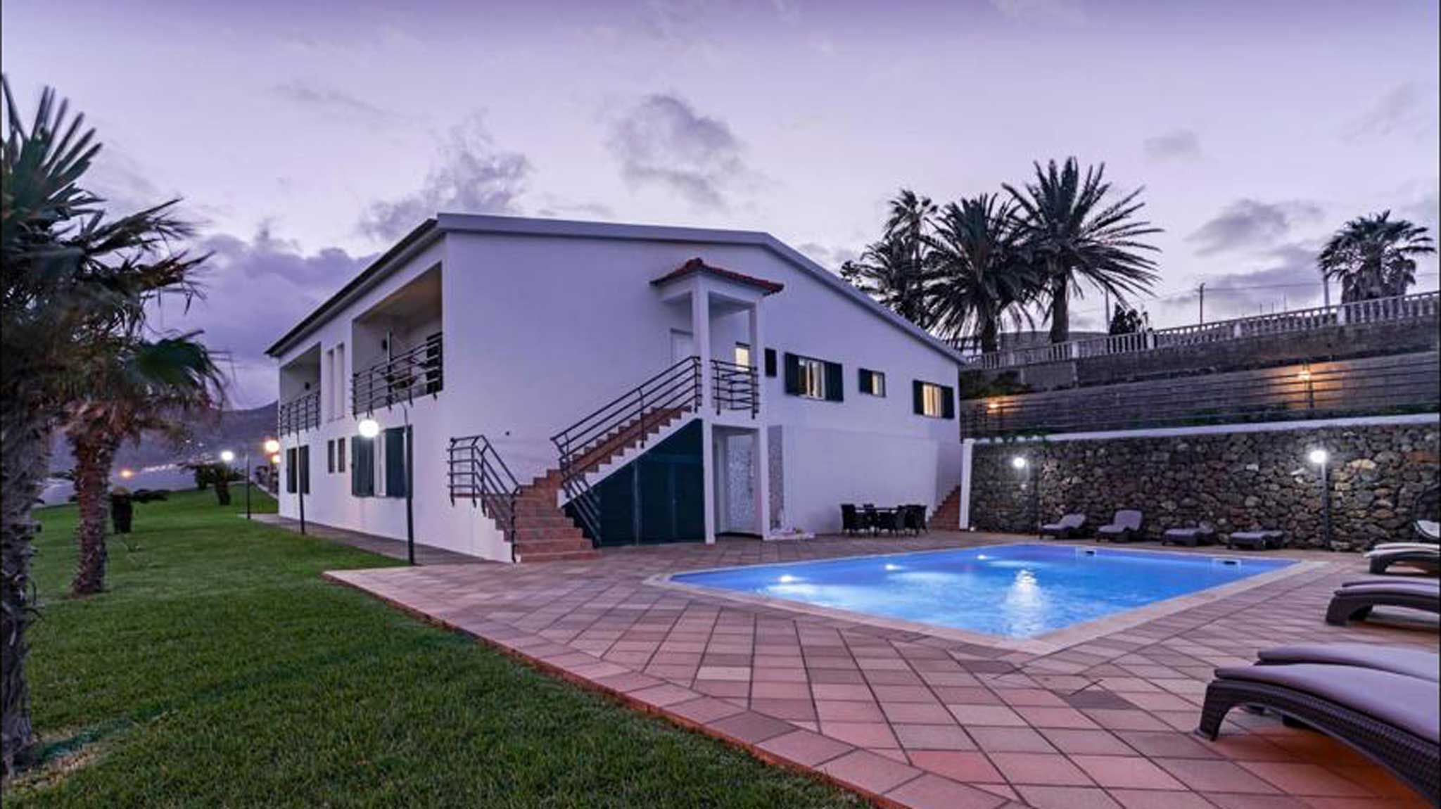 M576 House with pool