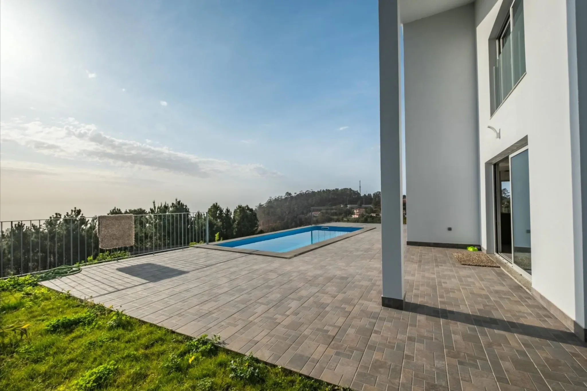 M805 Poolterrasse
