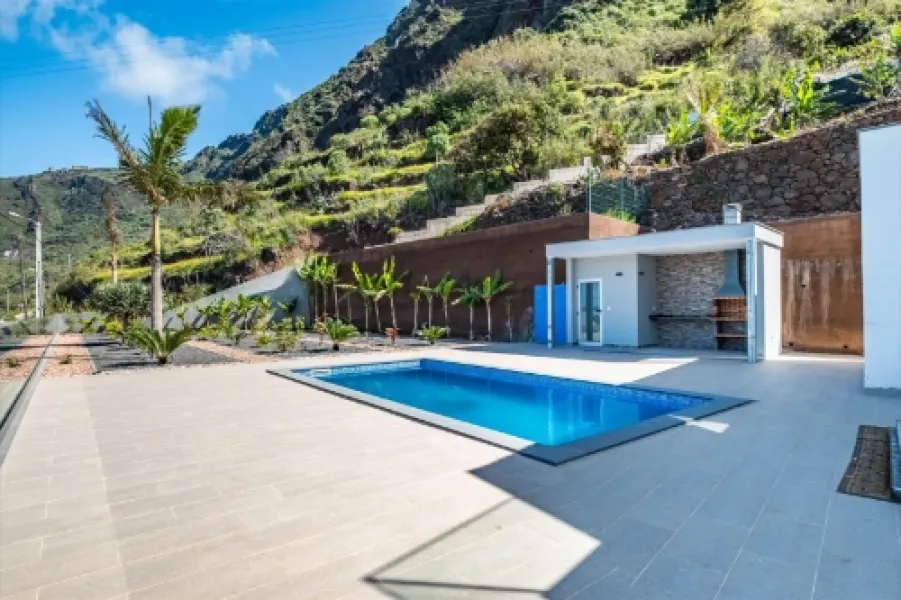 M802 Pool